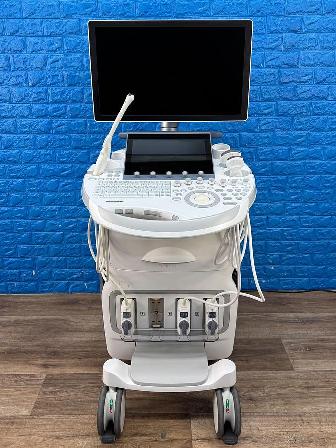 Used GE Voluson E8 Ultrasound YOM: 2019 Probes - C1-6-D YOM: 2019 - C2-9-D YOM: 2014 - IC5-9-D