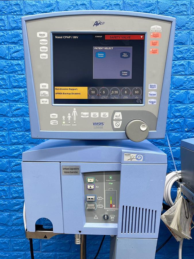 Used AVEA Carefusion Vaisys Ventilator