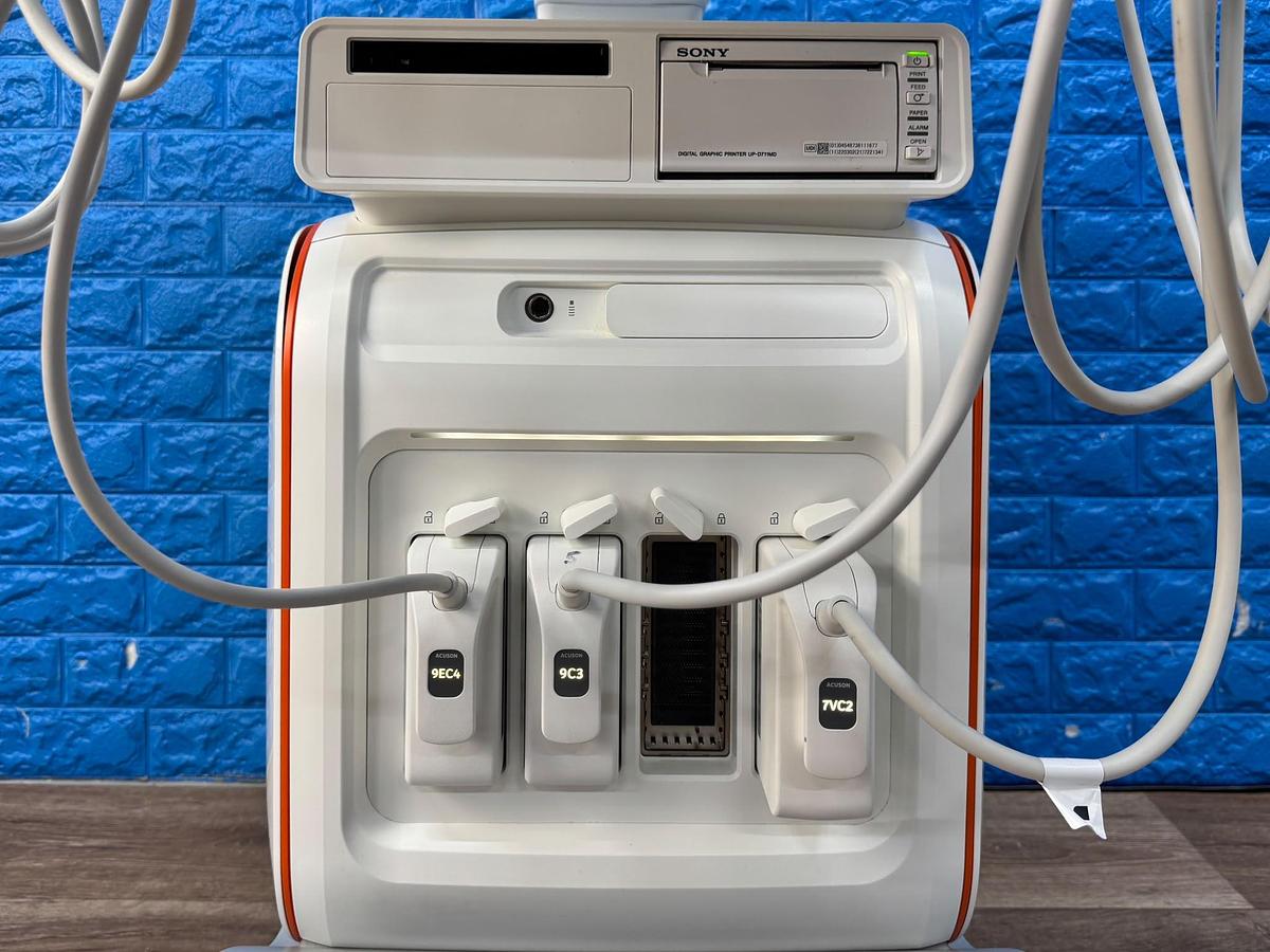 Used Siemens Acuson Redwood Diagnostic Ultrasound REF: 11503314 YOM: 2022 Probes 9C3 YOM: 2025 7VC2 YOM: 2021 9EC4 YOM: 2022