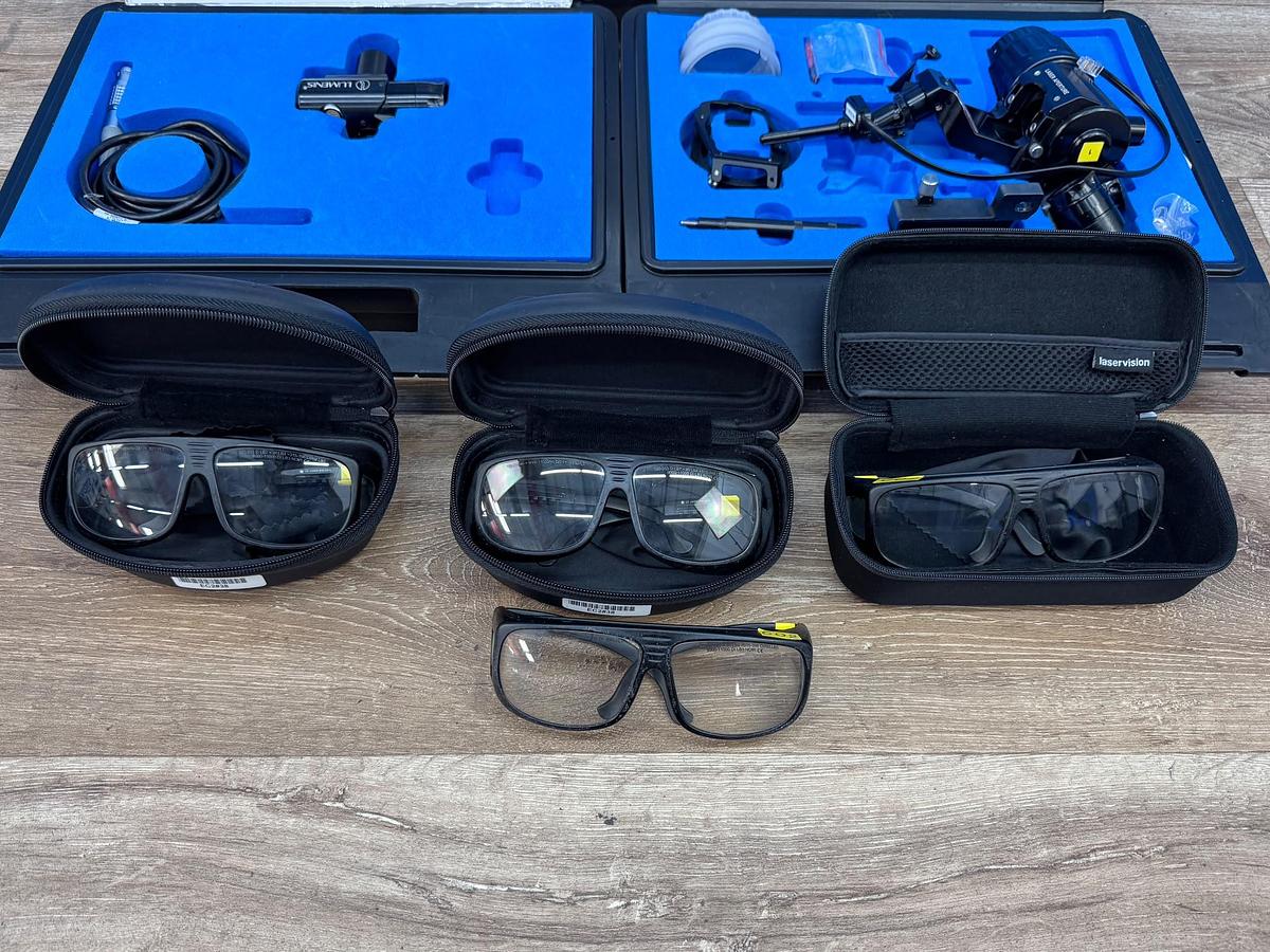 Used Lumenis ACUPULSE DUO Laser 40 Watt REF: SA-10014050 YOM: 2015 SN: 175 Include: Acupulse SurgiTouch Flash Scanner SN: 2118A Acuspot 712 Micromanipulator SN: 846 4x CO2 Laser Glasses