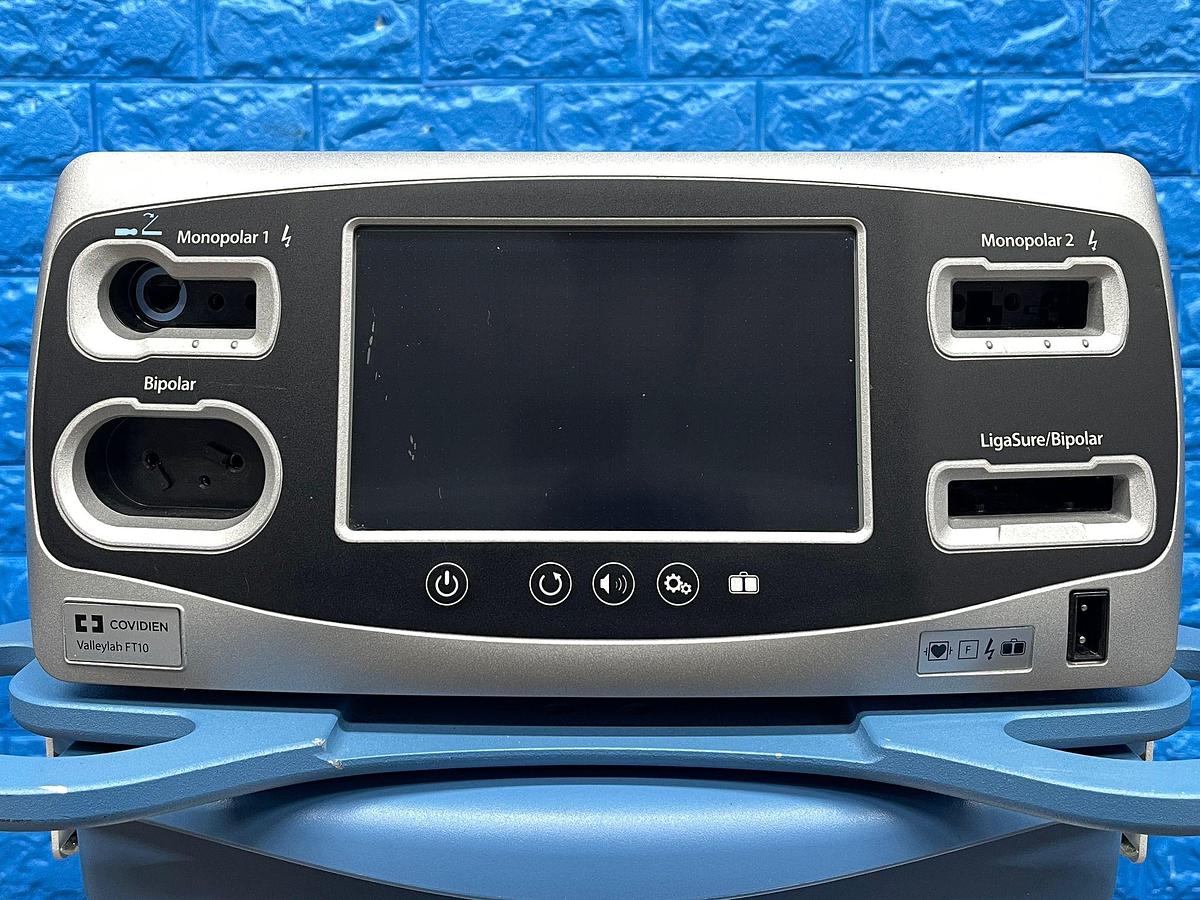 Used COVIDIEN Valleylab FT10 YOM: 2018 Includes Smoke Evacuator YOM: 2018 Monopolar and Bipolar Foot switch Electrosurgical Unit