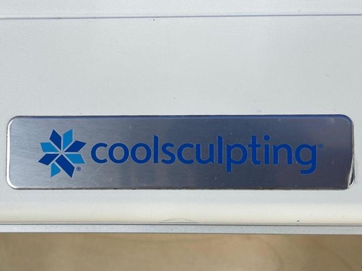 Used Pre-Owned - Excellent ZELTIQ CoolAdvantage Plus BRZ-AP2-180-000
