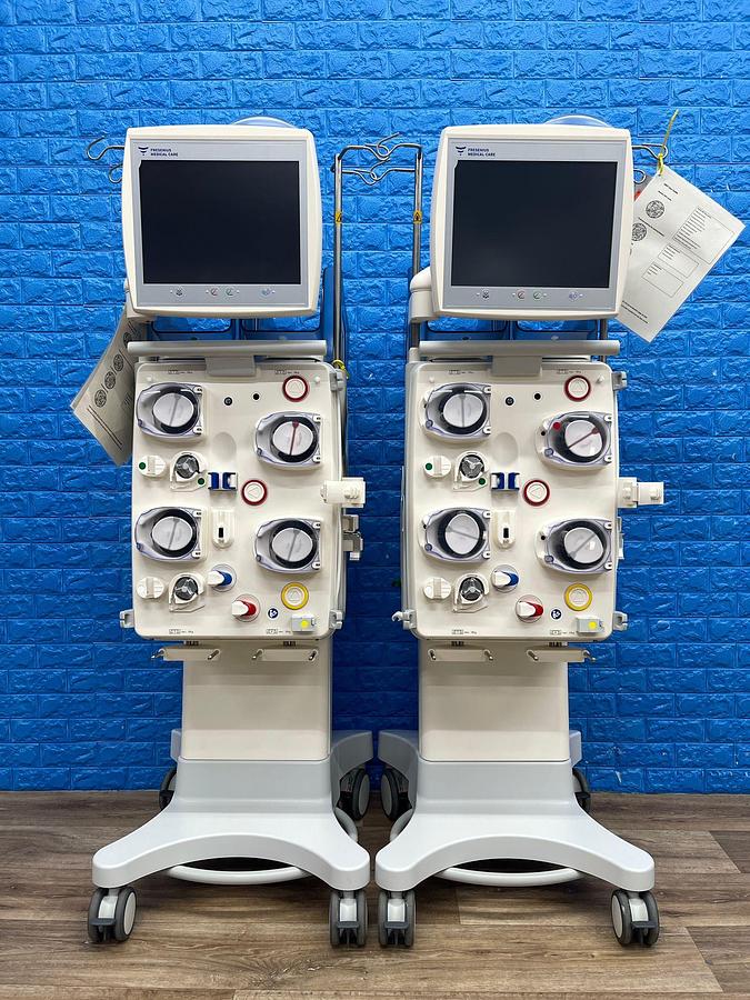 Used Fresenius Multi Filtrate Pro Dialysis Machine YOM: 2018 Hours: 9792 YOM: 2018 Hours: 10176