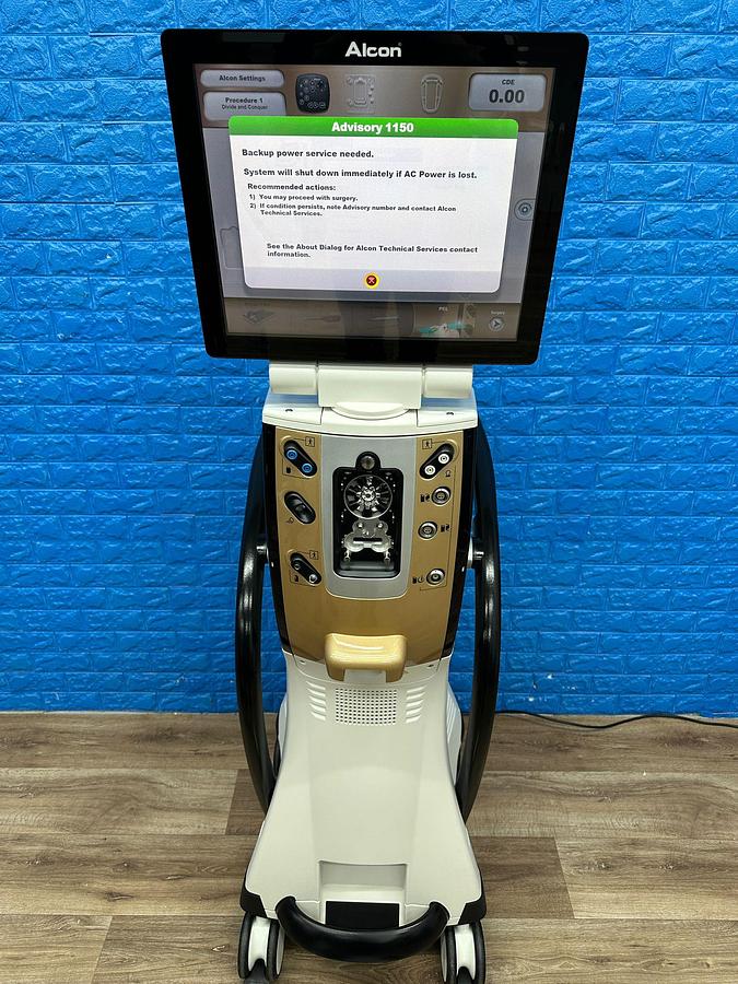 Used ALCON Centurion Phaco Machine, YOM: 2016 Phacoemulsifier