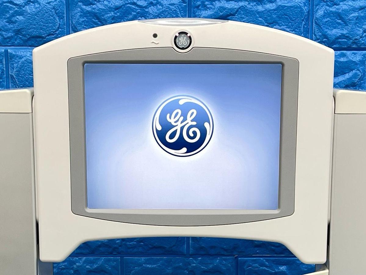 Used GE Giraffe Infant Incubator, YOM:2018, YOM:2018