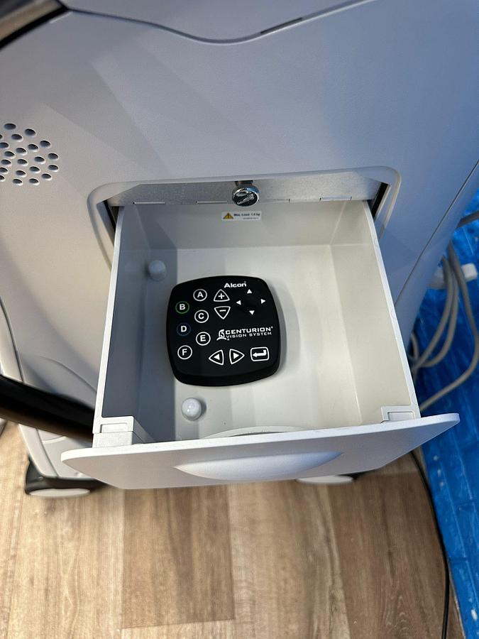 Used ALCON Centurion Phaco Machine, YOM: 2016 Phacoemulsifier