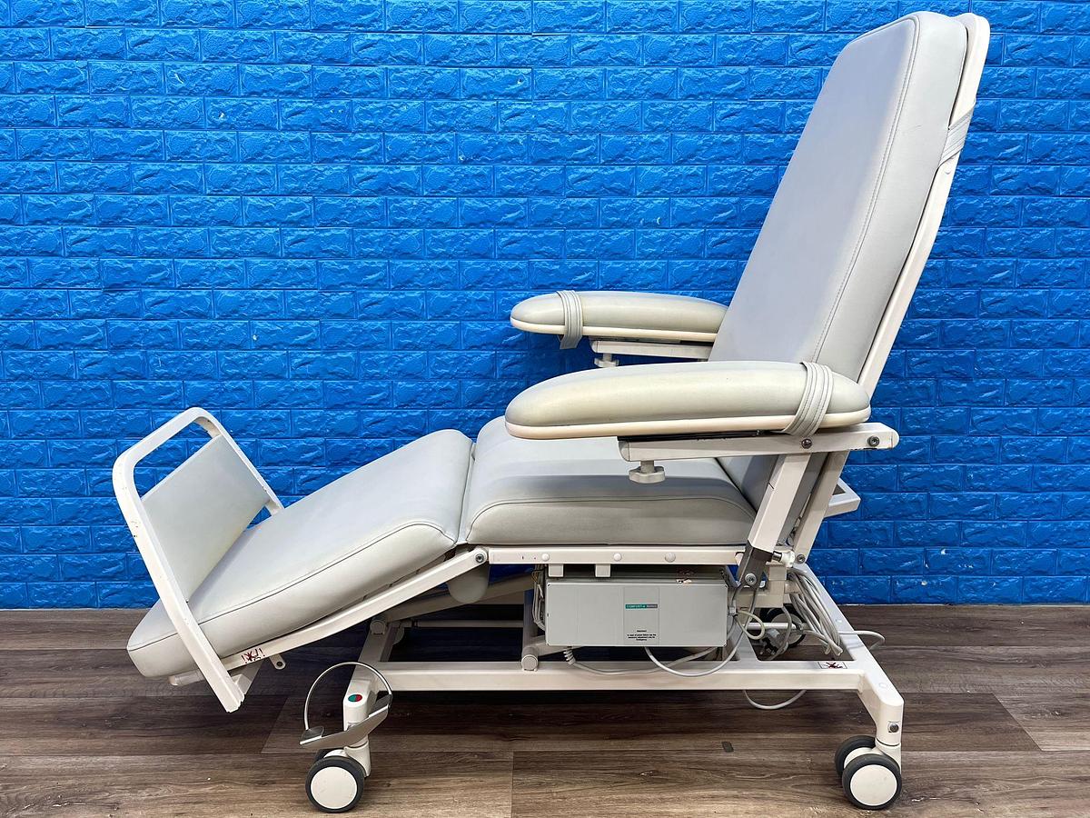 Used Digiterm Comfort-4B Dialysis chair with remote 