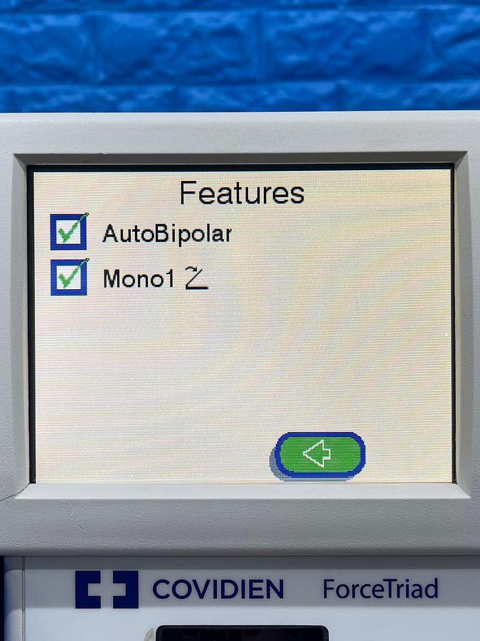 Used COVIDIEN ForceTriad YOM: 2013 with Mono Polar Footswitch and Bipolar Footswitch