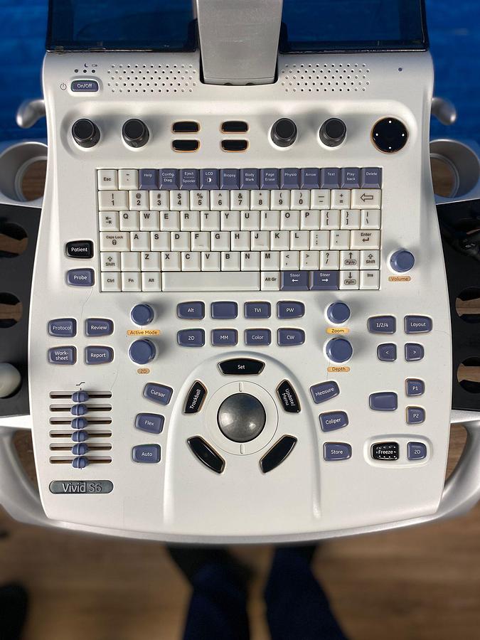 Used GE VIVID S6 YOM: 2013 Includes: M4S Cardiac Probe