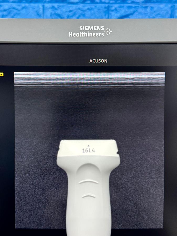 Used Siemens Healthineers Acuson Juniper Ultrasound YOM: 2018 Probe 10V4 YOM: 2018 16L4 YOM: 2019 18H5 YOM: 2018