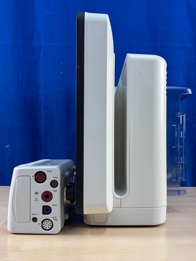 Used Philips IntelliVue MX 700 Patient Monitor  YOM: 2012  With leads