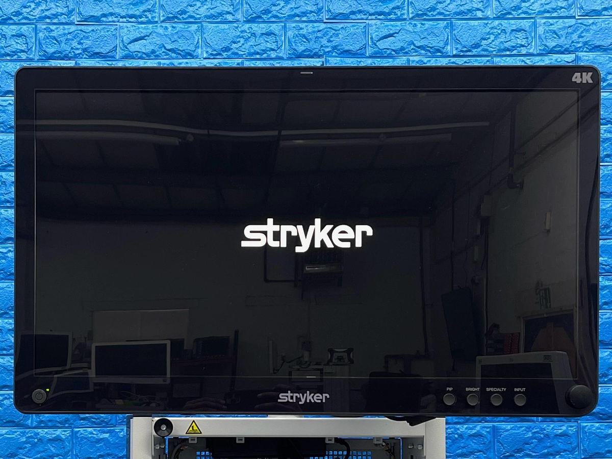 Used Stryker 1688 4K Tower  Lcd Monitor 4k 32” YOM: 2021