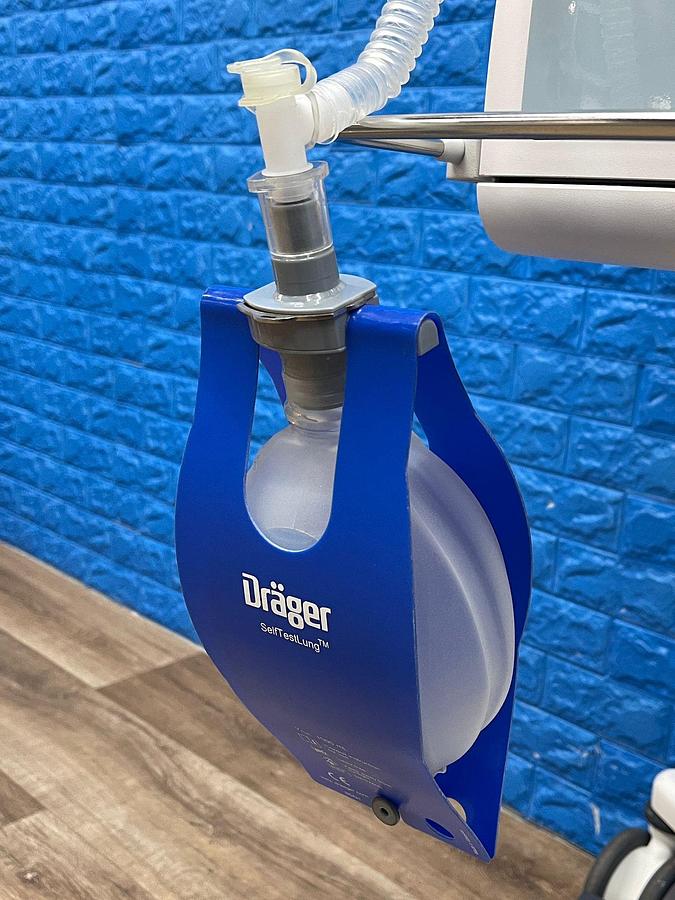 Used Dräger Evita V500 Ventilator SW: S02.51.01 Hours: 11355 YOM: 2017 