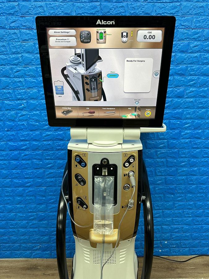 Used ALCON Centurion Phaco Machine, YOM: 2016 Phacoemulsifier