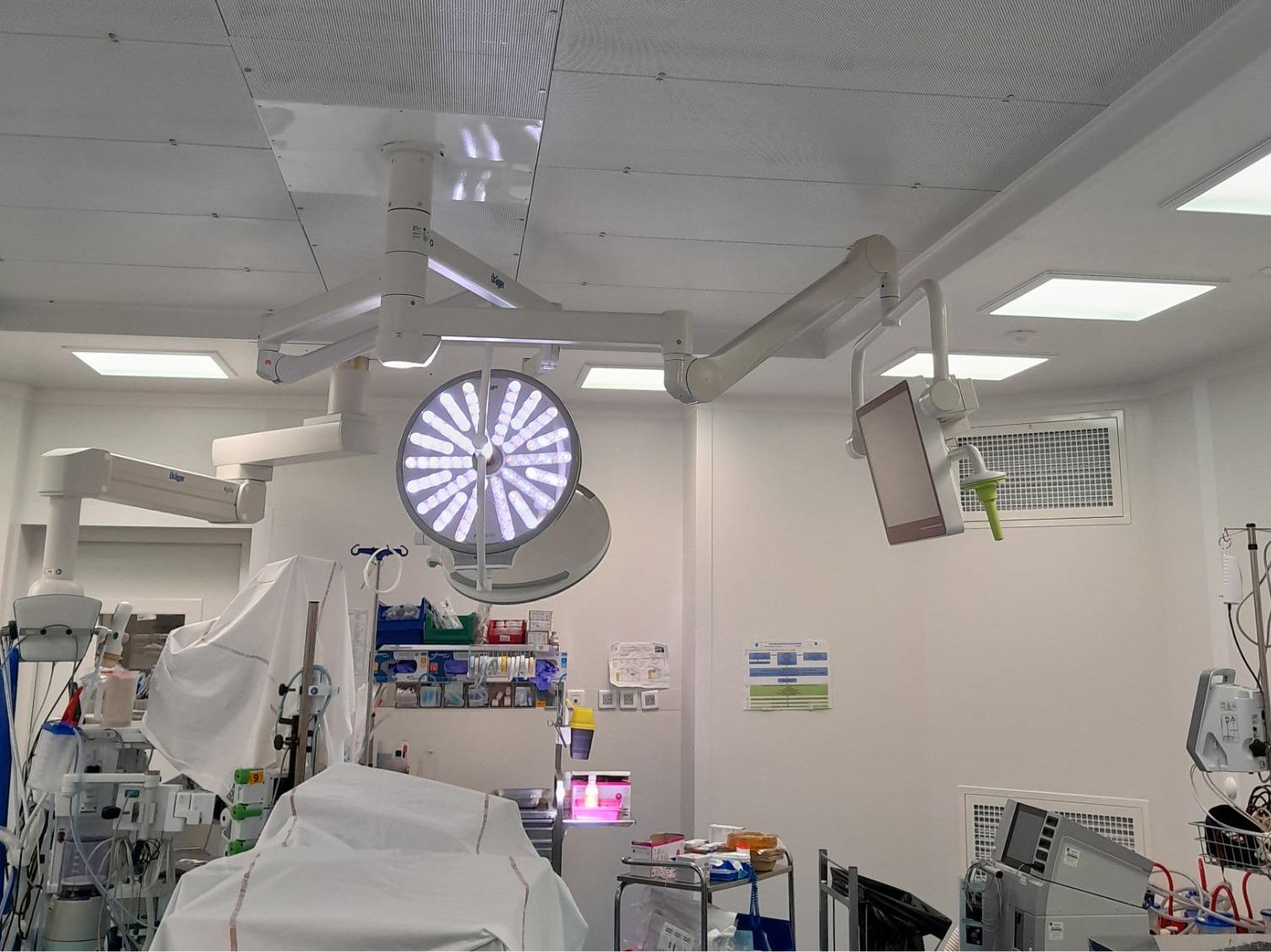 Used Dräger Polaris 600 LED Dual Light  Color Temperatur : 3800K-5600K YOM: 2016/18 
