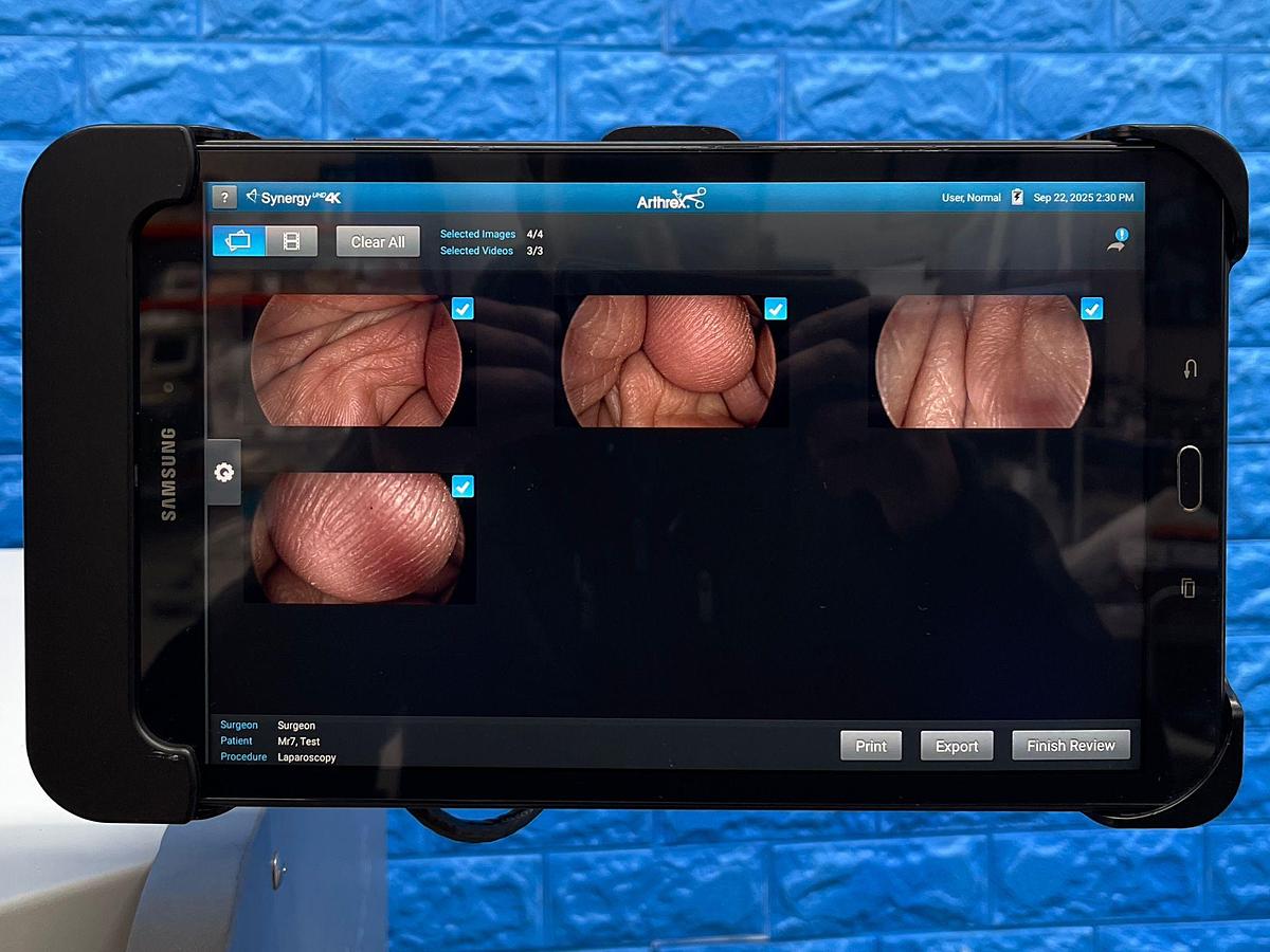 Used ARTHREX Synergy UHD4 4K Tower LED 4K Monitor 32 inch YOM: 2018