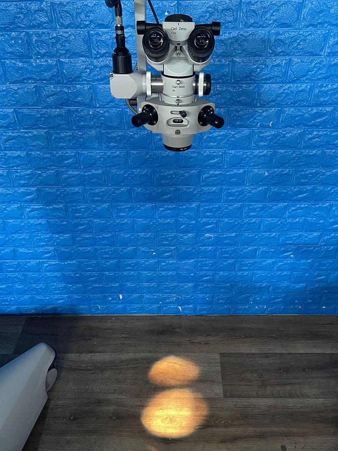 Used ZEISS S8 OPMI VISU 150 Microscope  