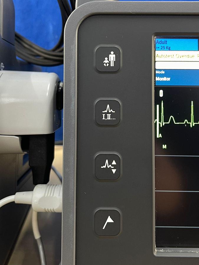 Used Philips HeartStart Intrepid Defibrillator YOM: 2019 