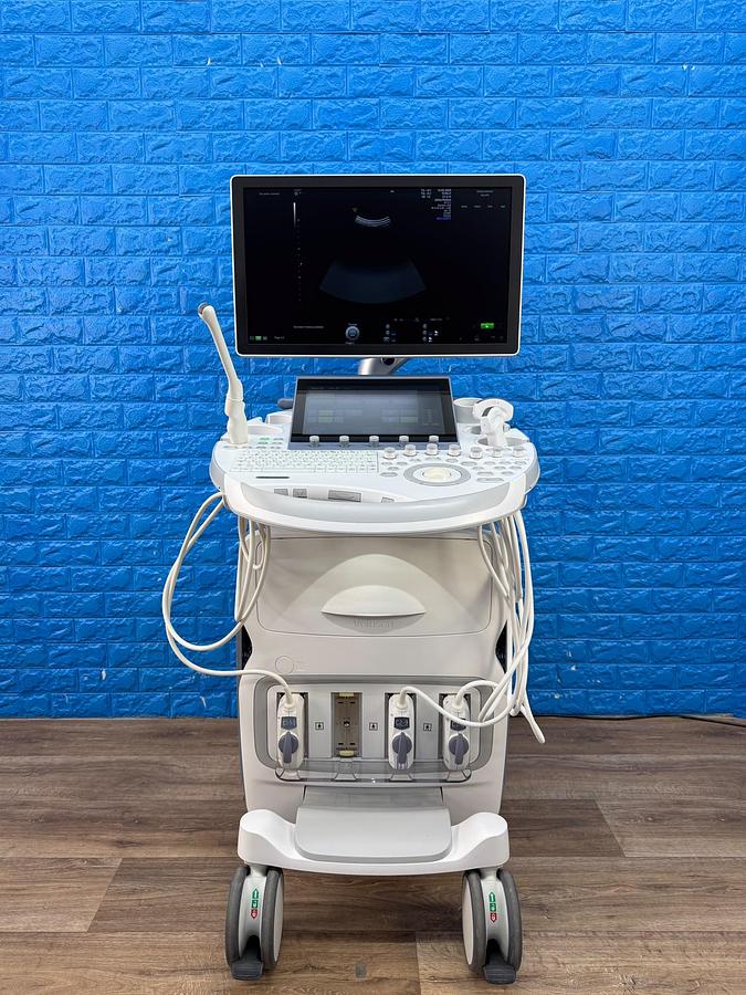Used GE Voluson E8 Ultrasound YOM: 2019  Probes  - C1-6-D YOM: 2019 - C2-9-D YOM: 2014 - IC5-9-D 