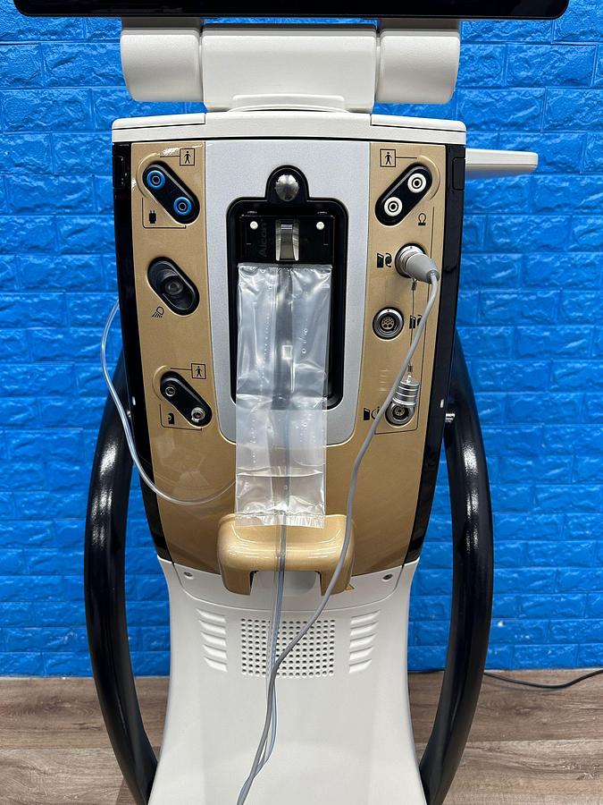 Used ALCON Centurion Phaco Machine, YOM: 2016 Phacoemulsifier