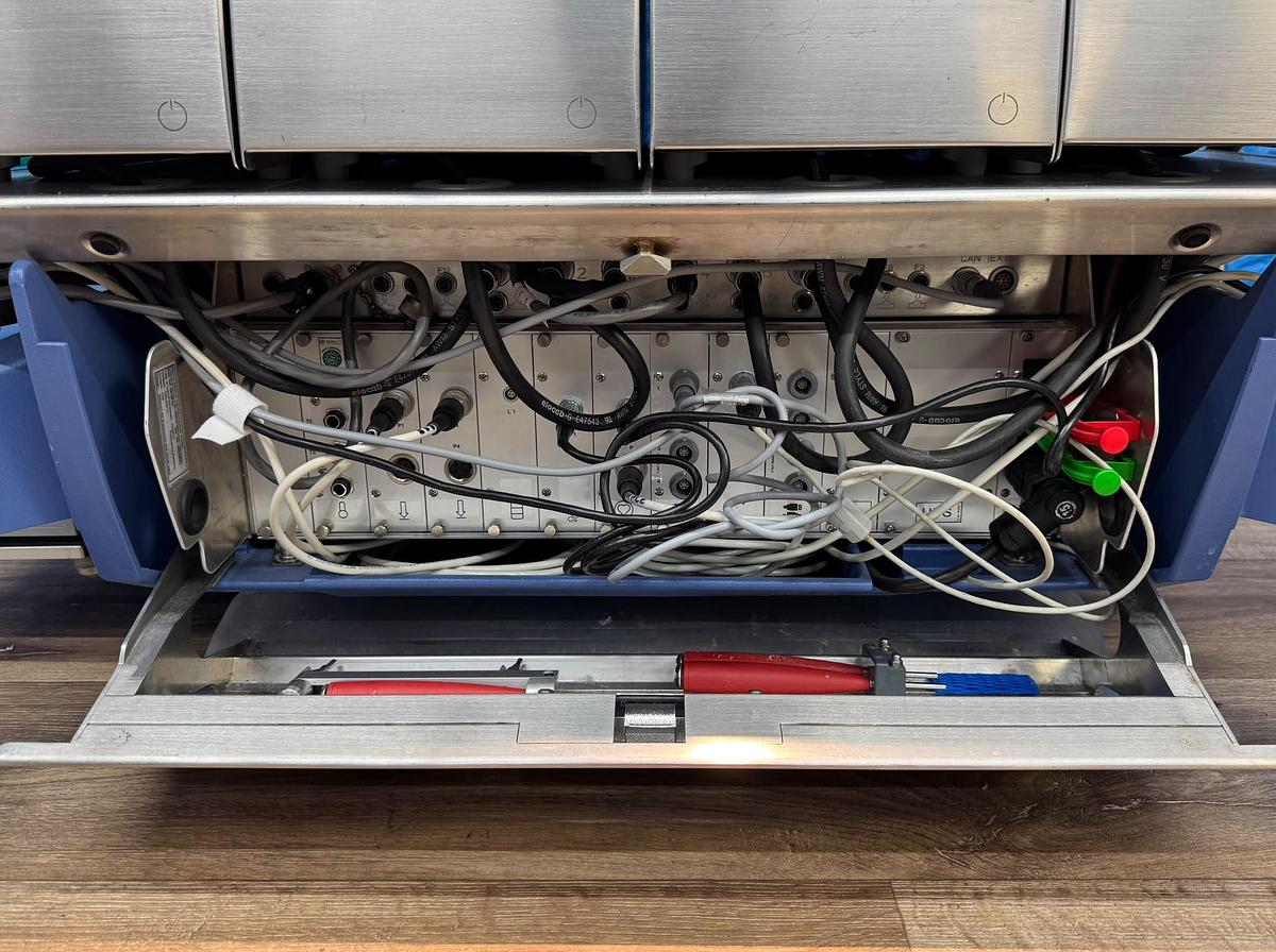 Used LivaNova Sorin Stockert S5 Heart Lung machine 2x S5 RP150 Pumps 2x S5 DRP85 Dual Pumps Sorin CP5 Sorin SP6 Bubble Detector SN: 28E03054 YOM: 2013