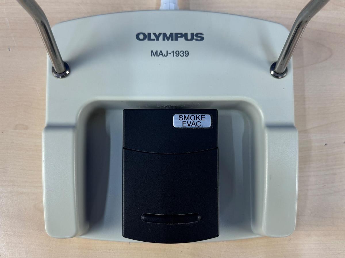 Used Olympus UHI-4 High Flow Insufflation Unit With Hose Include Olympus MAJ-1939 Foot Switch REF: 33.1.57.9.46