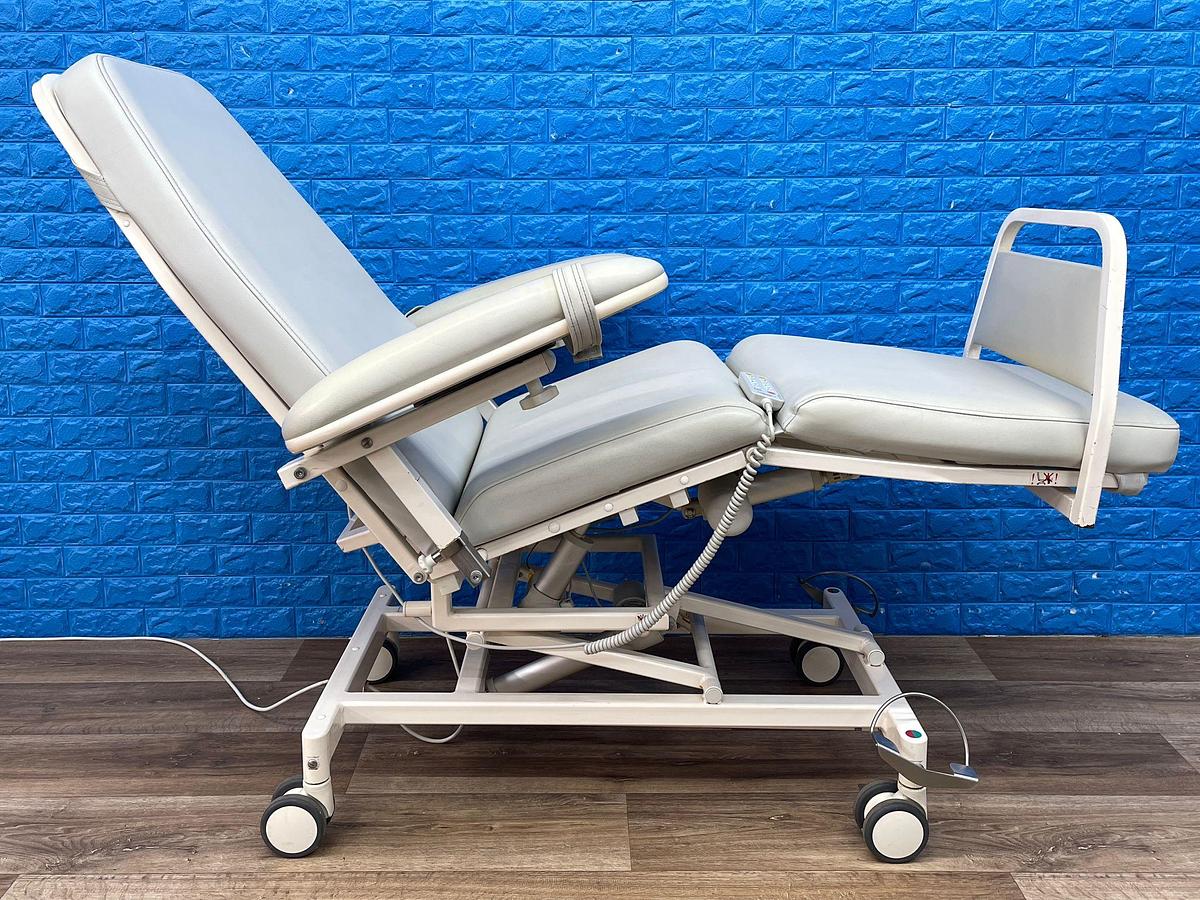 Used Digiterm Comfort-4B Dialysis chair with remote 