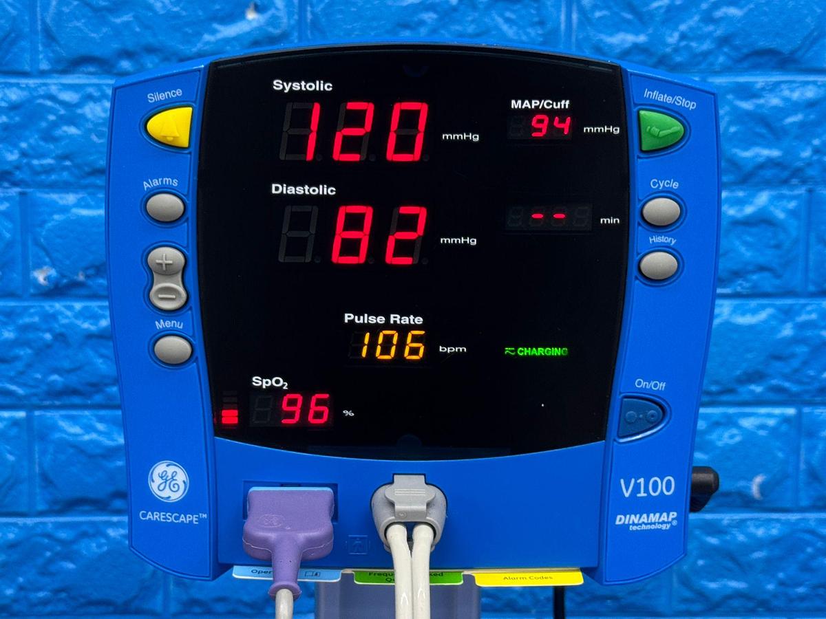 Used GE CareScape V100 Monitor REF: 2038172-001 - 4 Pieces