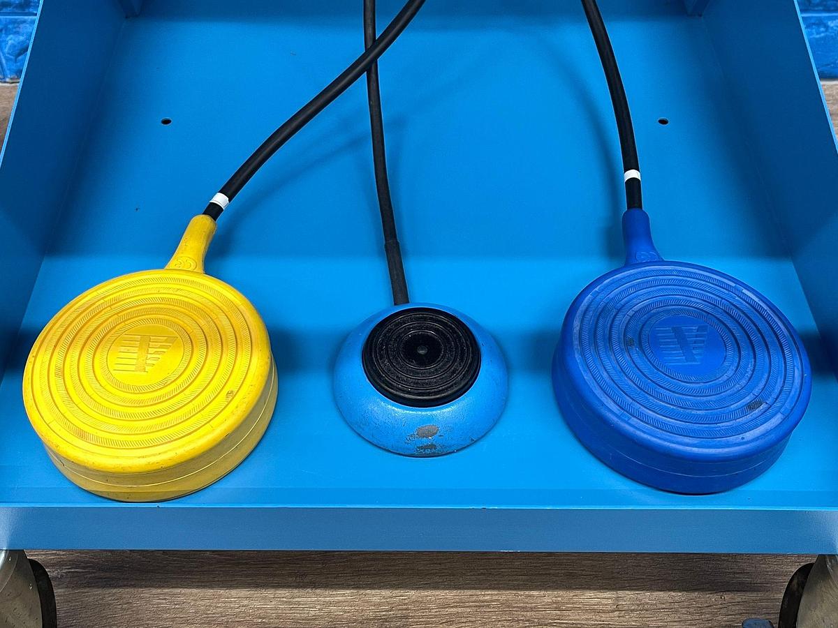 Used Covidien Force FX YOM: 2017  With Mono Polar and Bipolar Footswitch