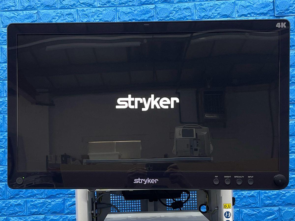 Used Stryker 1688 4K Tower  Lcd Monitor 4k 32” YOM: 2020
