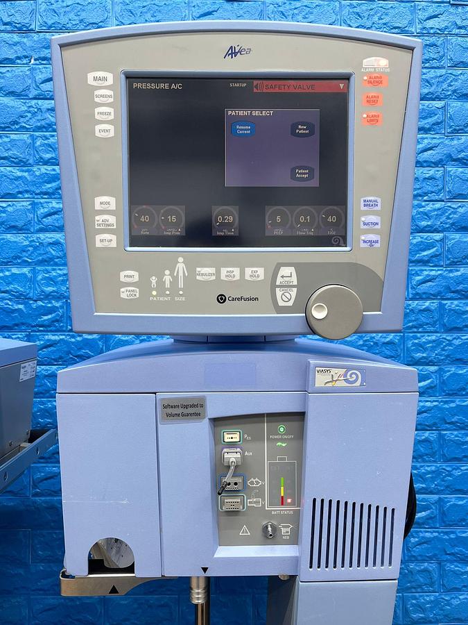 Used AVEA Carefusion Vaisys Ventilator