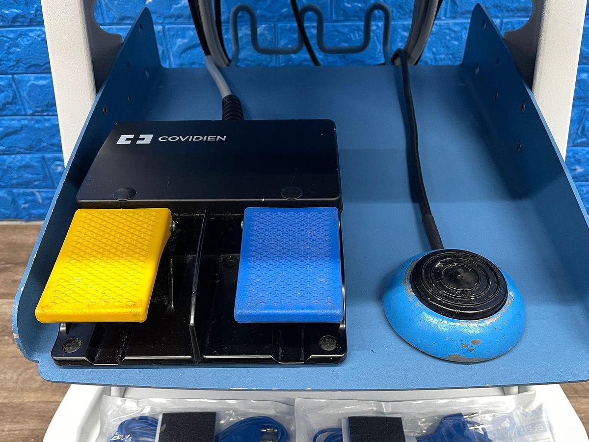 Used COVIDIEN Valleylab FT10 YOM: 2018 Includes Smoke Evacuator YOM: 2018 Monopolar and Bipolar Foot switch Electrosurgical Unit