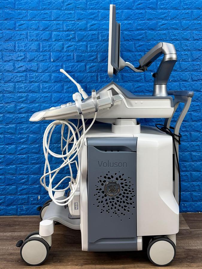 Used GE Voluson E8 Ultrasound YOM: 2019  Probes  - C1-6-D YOM: 2019 - C2-9-D YOM: 2014 - IC5-9-D 