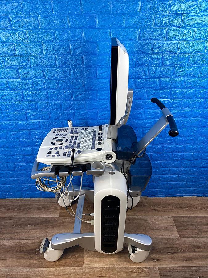 Used GE VIVID S6 YOM: 2013 Includes: M4S Cardiac Probe