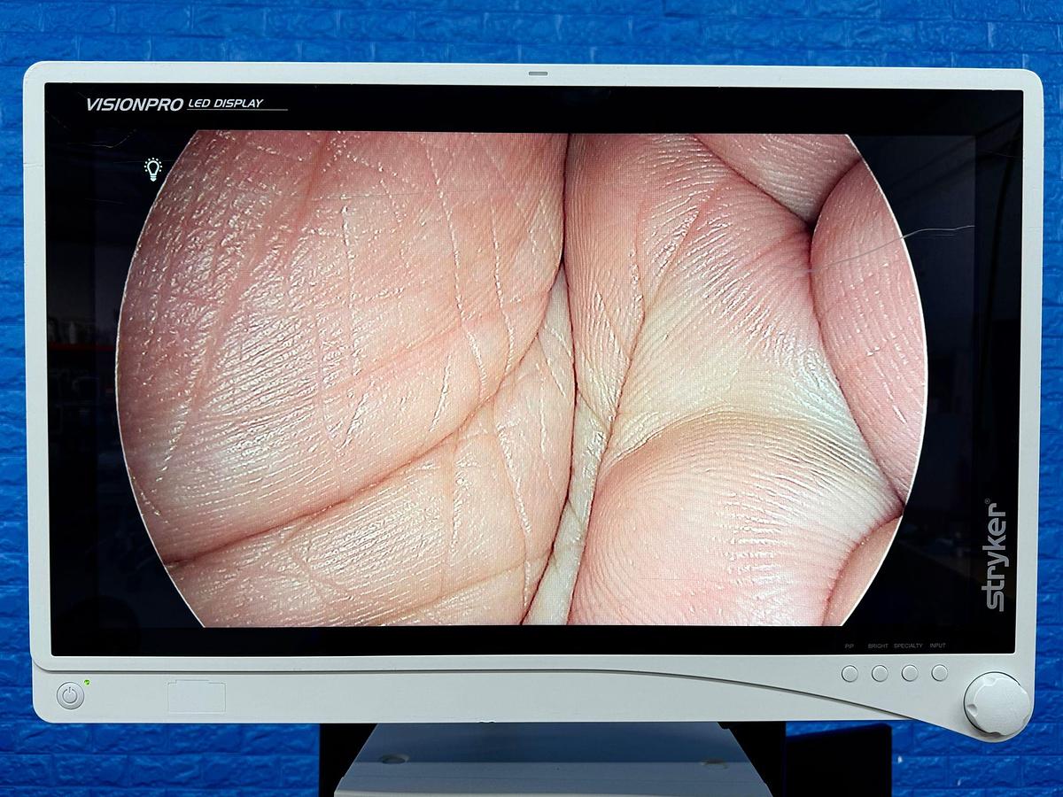 Used Stryker 1588 Processor YOM: 2020 SN: 20G572734 Stryker LIO LED Light Source With AIM YOM: 2018 SN: 181518754 Stryker 1588 Camera Head SN: 18K572614