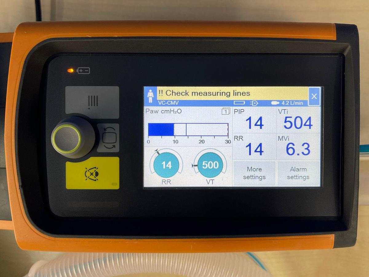 Used Dräger Oxylog VE300 Hours: 62 YOM: 2020