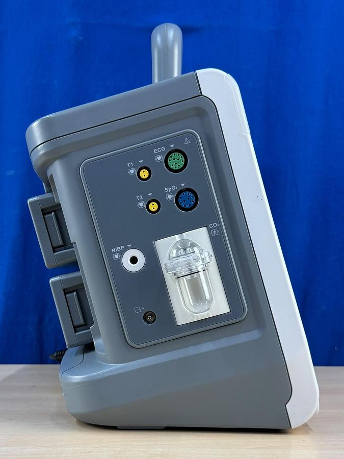 Used Mindray BeneHeart D6 Defibrillator