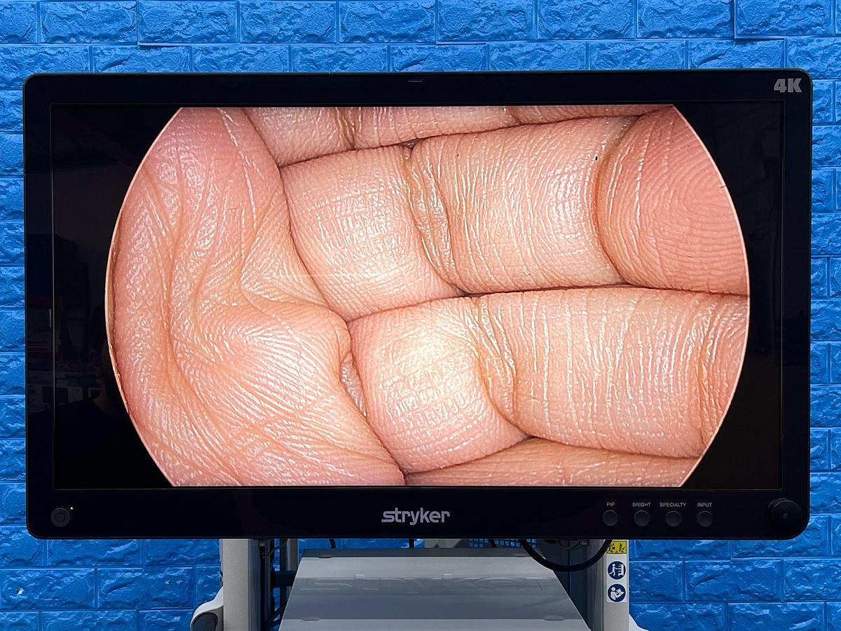 Used Stryker 1688 4K Tower  Lcd Monitor 4k 32” YOM: 2020