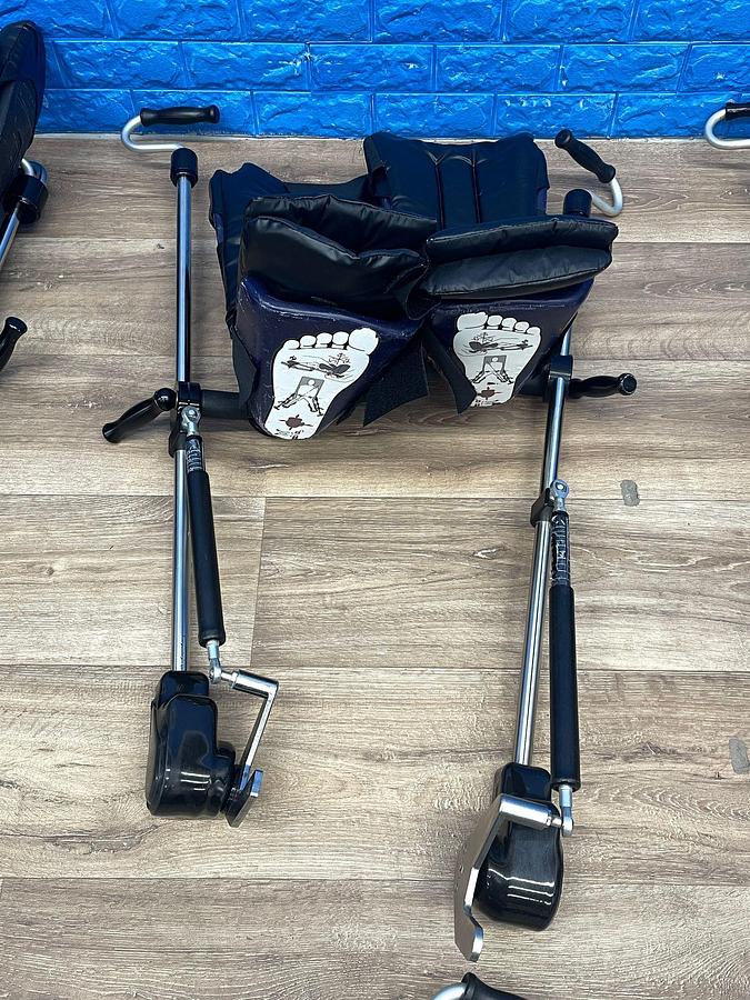 Used F-YFES-RT Finned Stirrup Foot Stand