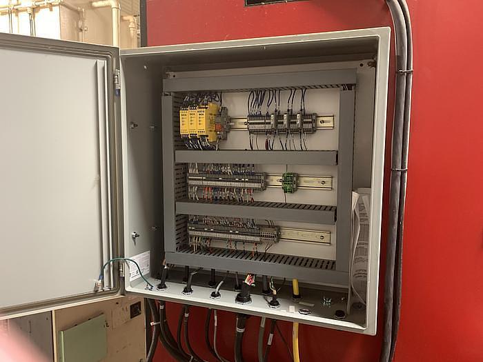 Used 2012 LINCOLN ELECTRIC  SYSTEM 20 MIG WELDING CELL WITH FANUC ARCMATE 100IC ROBOT AND R30iB CONTROLLER
