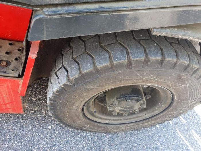 Used NISSAN FD02A250 diesel forklift truck