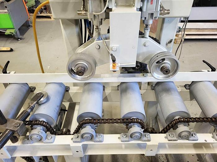 Used PINOMATIC Feeder with full mechanization for planing line.