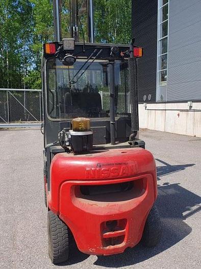 Used NISSAN FD02A250 diesel forklift truck
