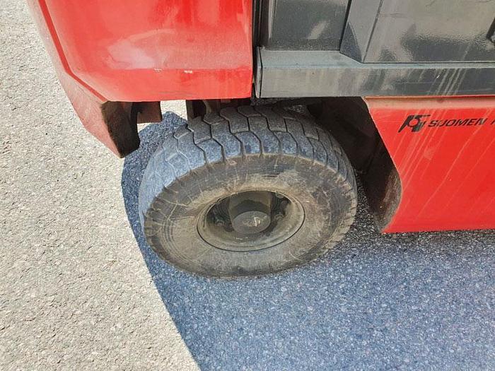 Used NISSAN FD02A250 diesel forklift truck