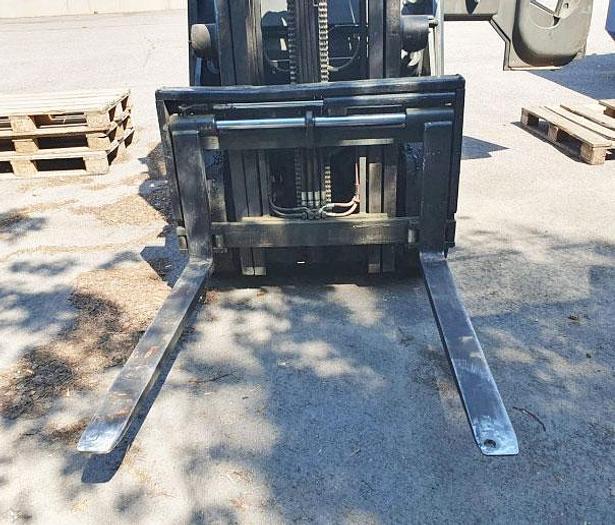 Used NISSAN FD02A250 diesel forklift truck