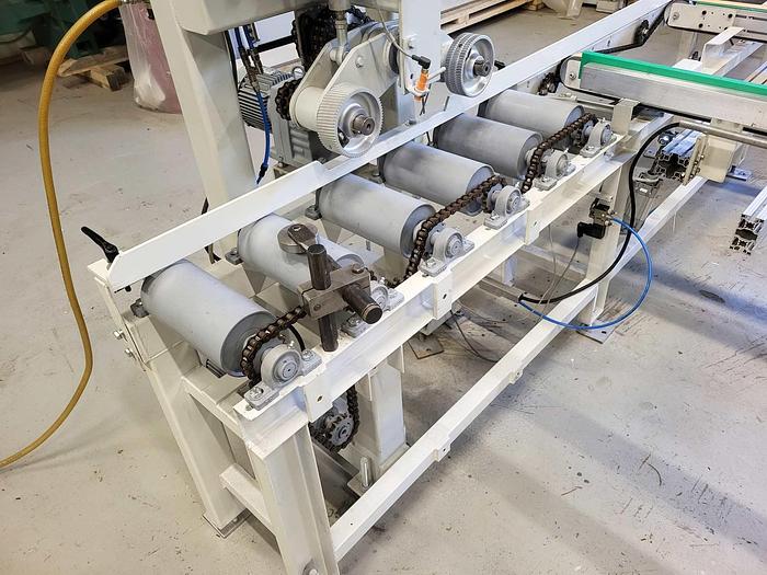 Used PINOMATIC Feeder with full mechanization for planing line.