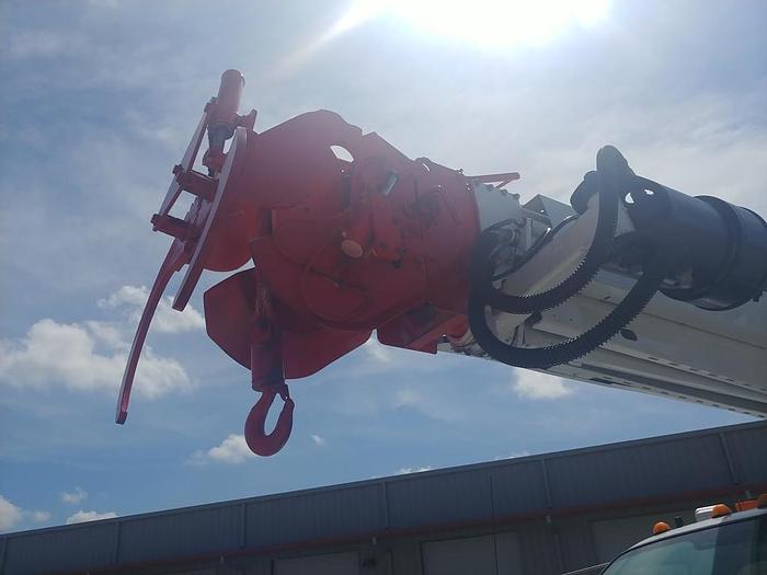 Used 2009 Ford F750 Utility Altec DM47-TR Digger Derrick