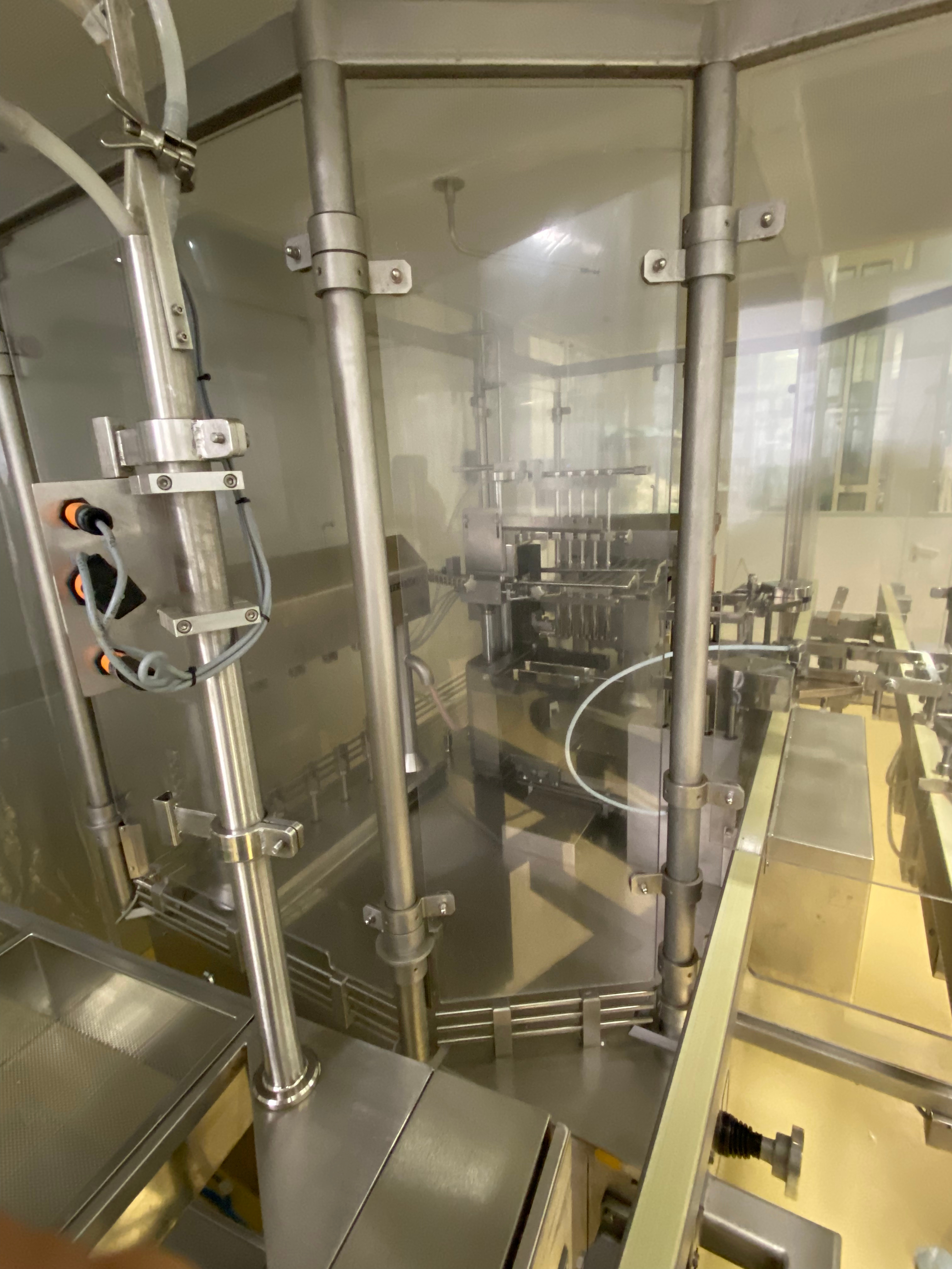 Used INOVA - Riempitrice Liquidi - VSVM 521 B