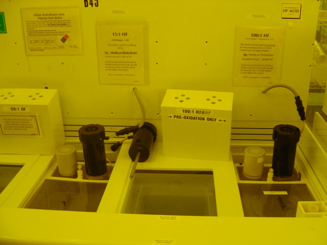 Used Dexon Plastic Dilute HF Filtered Etch Baths Wet Bench