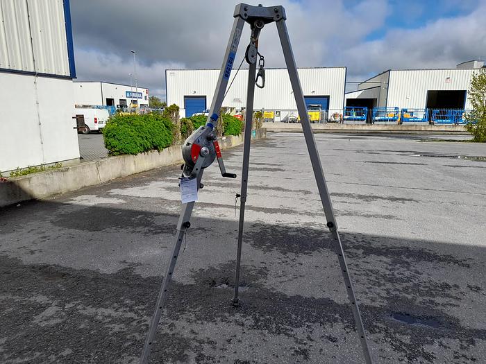Used Ikar 1 person Tripod & Winch